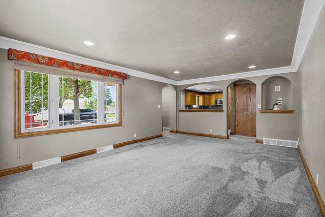 2700 N LILLIAN COURT, Appleton, WI 54911