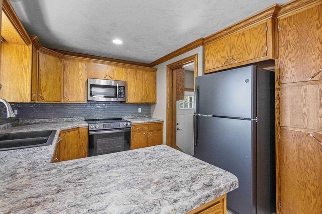 2700 N LILLIAN COURT, Appleton, WI 54911
