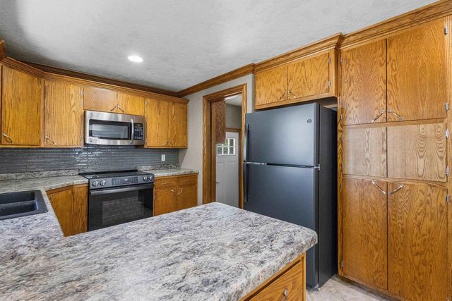 2700 N LILLIAN COURT, Appleton, WI 54911