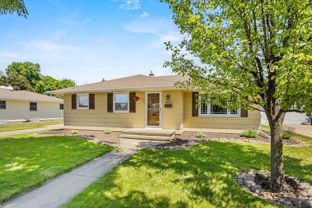 2700 N LILLIAN COURT, Appleton, WI 54911