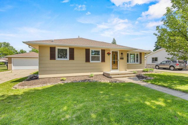 2700 N LILLIAN COURT, Appleton, WI 54911