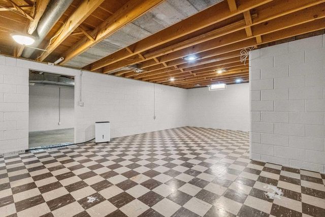2700 N LILLIAN COURT, Appleton, WI 54911