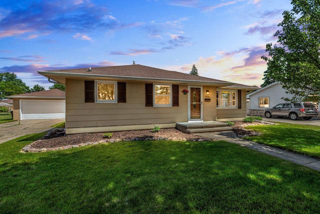 2700 N LILLIAN COURT, Appleton, WI 54911