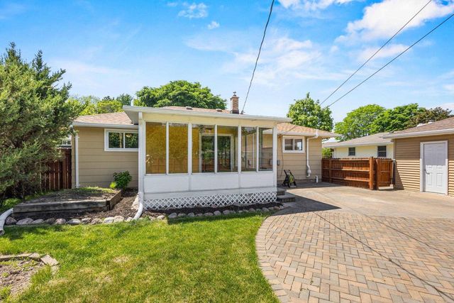 2700 N LILLIAN COURT, Appleton, WI 54911