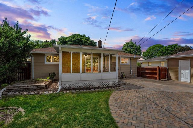 2700 N LILLIAN COURT, Appleton, WI 54911