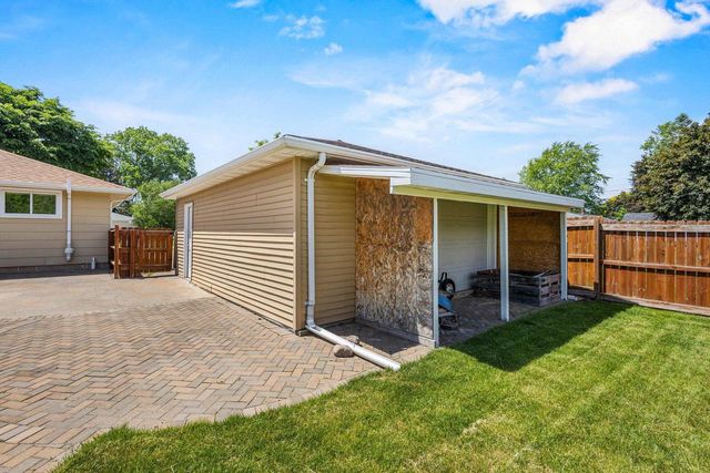 2700 N LILLIAN COURT, Appleton, WI 54911