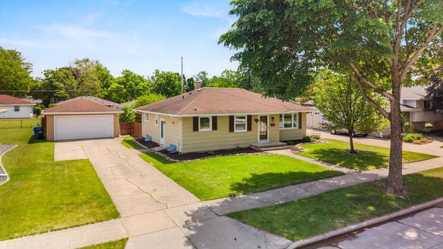 2700 N LILLIAN COURT, Appleton, WI 54911