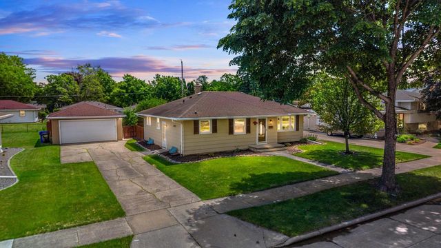 2700 N LILLIAN COURT, Appleton, WI 54911