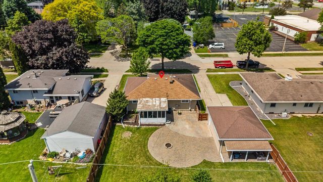 2700 N LILLIAN COURT, Appleton, WI 54911