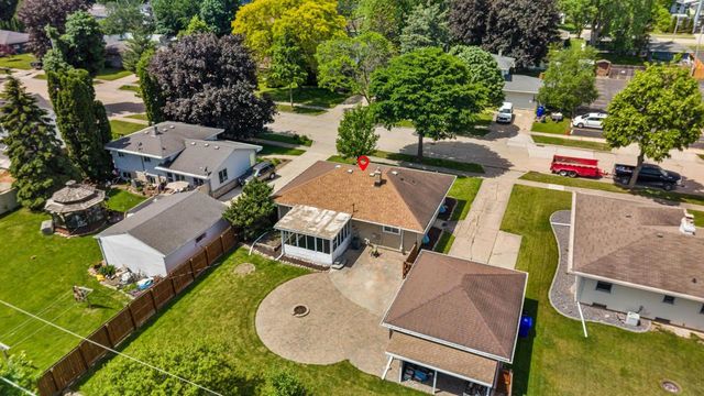 2700 N LILLIAN COURT, Appleton, WI 54911
