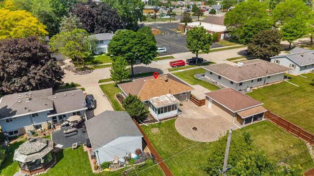 2700 N LILLIAN COURT, Appleton, WI 54911