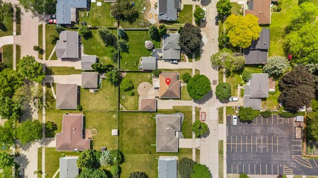 2700 N LILLIAN COURT, Appleton, WI 54911