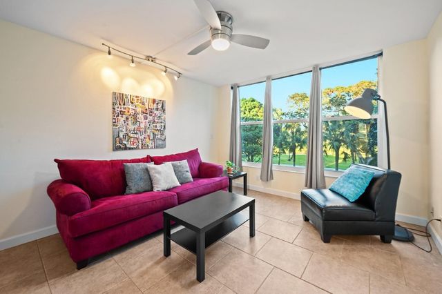 3900 Oaks Clubhouse Drive 310, Pompano Beach, FL 33069