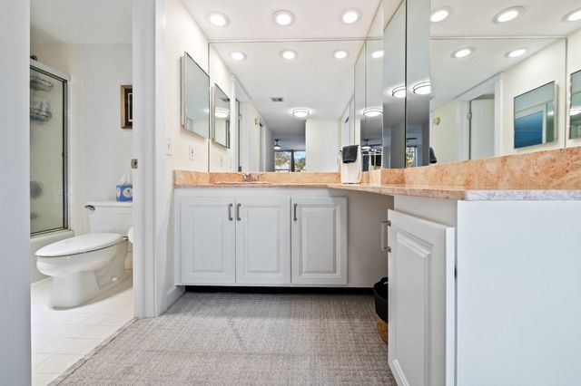 3900 Oaks Clubhouse Drive 310, Pompano Beach, FL 33069