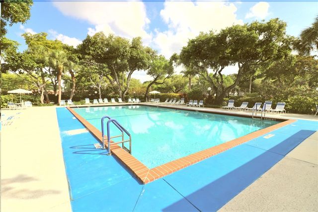 3900 Oaks Clubhouse Drive 310, Pompano Beach, FL 33069