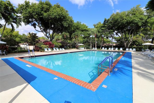 3900 Oaks Clubhouse Drive 310, Pompano Beach, FL 33069