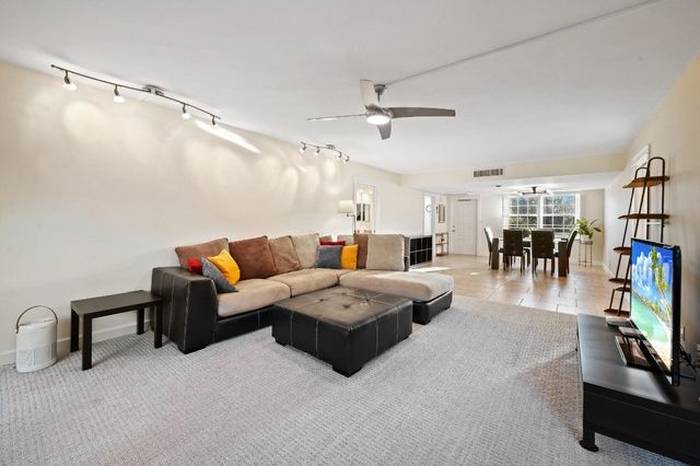 3900 Oaks Clubhouse Drive 310, Pompano Beach, FL 33069