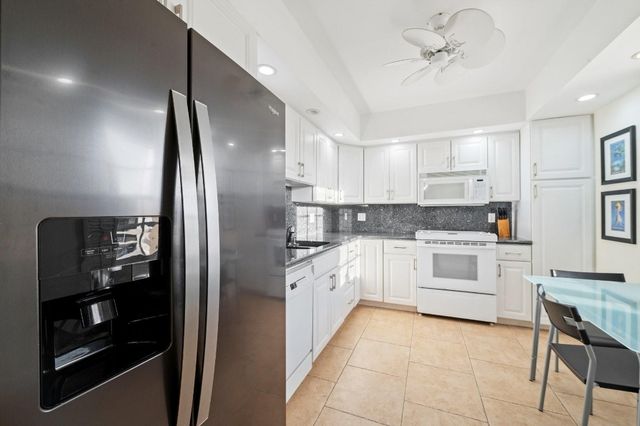 3900 Oaks Clubhouse Drive 310, Pompano Beach, FL 33069