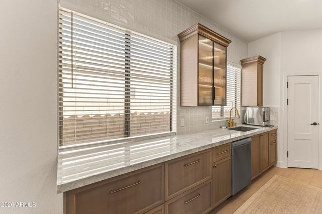 9418 W SALTER Drive, Peoria, AZ 85382