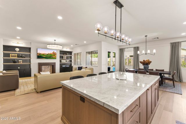 9418 W SALTER Drive, Peoria, AZ 85382