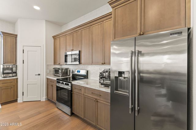 9418 W SALTER Drive, Peoria, AZ 85382