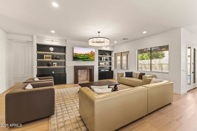 9418 W SALTER Drive, Peoria, AZ 85382