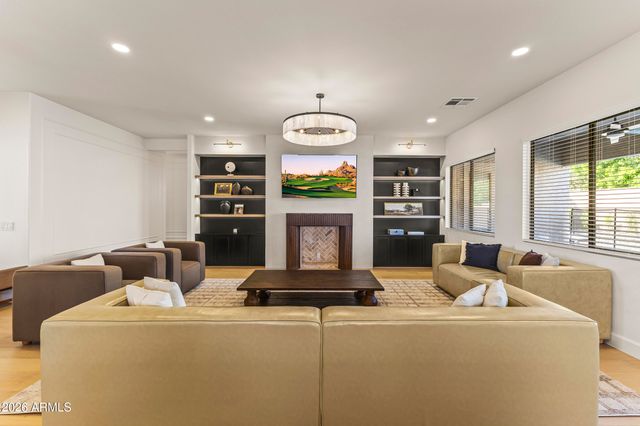 9418 W SALTER Drive, Peoria, AZ 85382