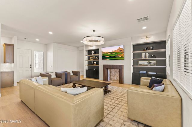 9418 W SALTER Drive, Peoria, AZ 85382