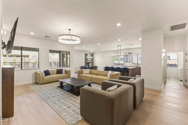 9418 W SALTER Drive, Peoria, AZ 85382