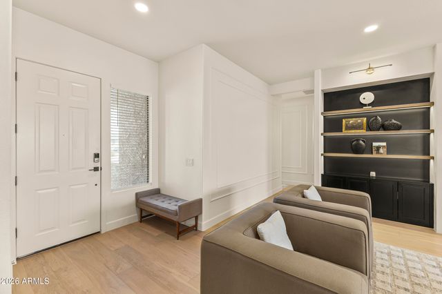 9418 W SALTER Drive, Peoria, AZ 85382