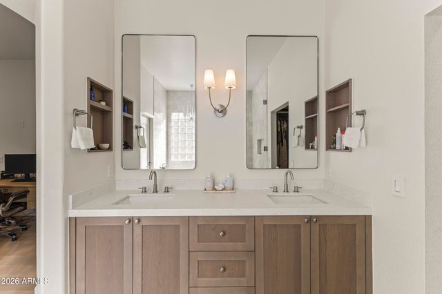 9418 W SALTER Drive, Peoria, AZ 85382