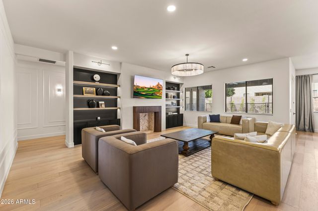 9418 W SALTER Drive, Peoria, AZ 85382