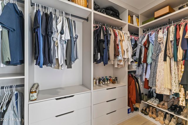 9418 W SALTER Drive, Peoria, AZ 85382