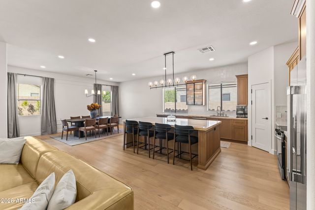 9418 W SALTER Drive, Peoria, AZ 85382