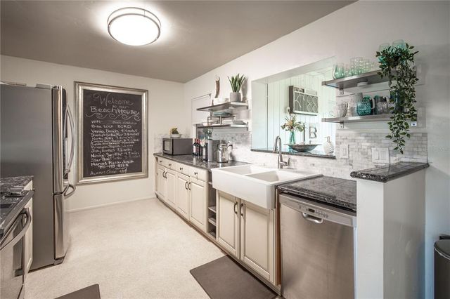 512 SHAMROCK BLVD, Venice, FL 34293