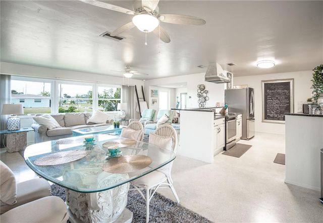 512 SHAMROCK BLVD, Venice, FL 34293