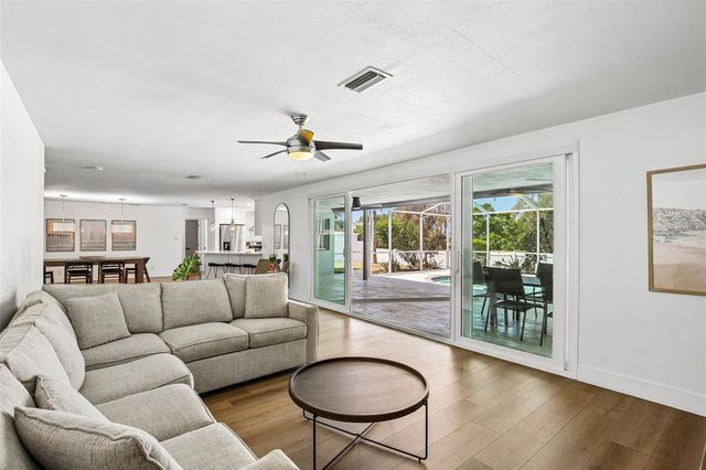 9622 OAKHURST ROAD, Seminole, FL 33776