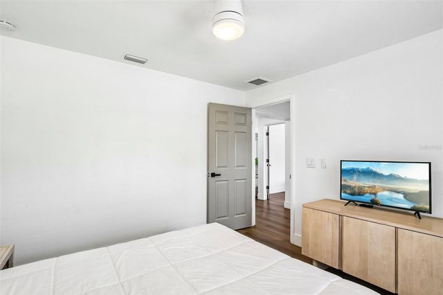 9622 OAKHURST ROAD, Seminole, FL 33776