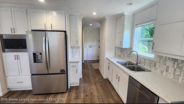 1200 Maple Leaf Court, Charlotte, MI 48813