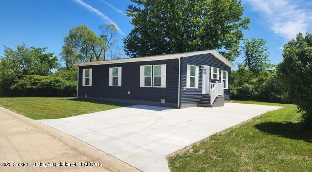 1200 Maple Leaf Court, Charlotte, MI 48813