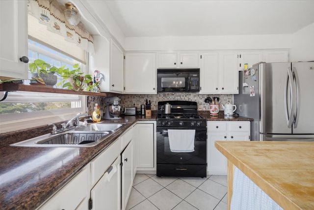 680 N Underwood St, Fall River, MA 02720