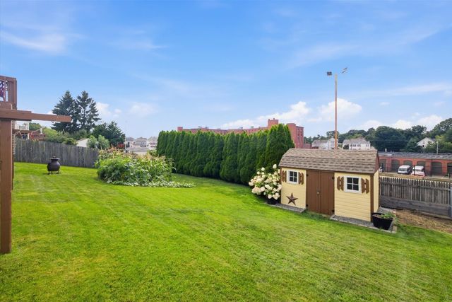 680 N Underwood St, Fall River, MA 02720