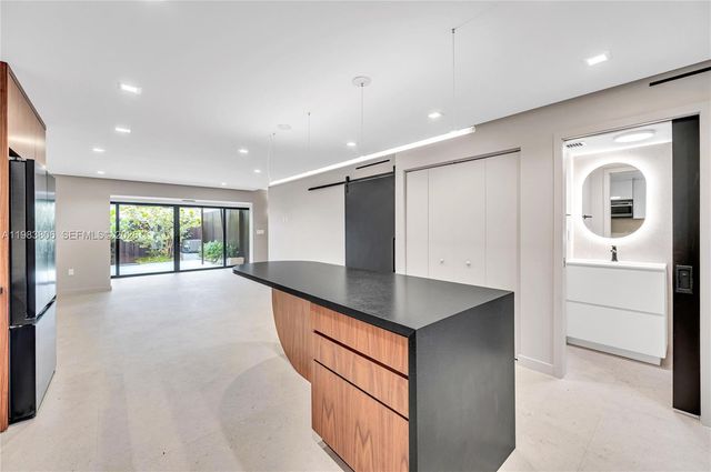 2211 NE 122nd St 2211, North Miami, FL 33181