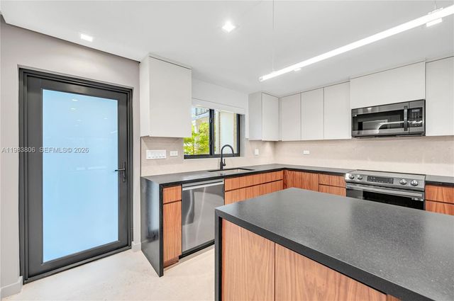 2211 NE 122nd St 2211, North Miami, FL 33181