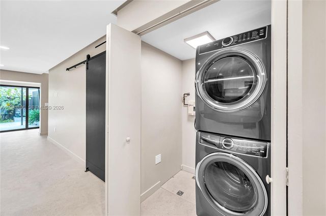 2211 NE 122nd St 2211, North Miami, FL 33181