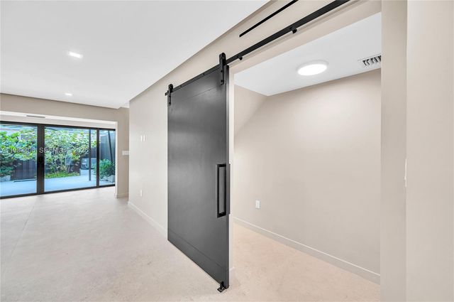 2211 NE 122nd St 2211, North Miami, FL 33181