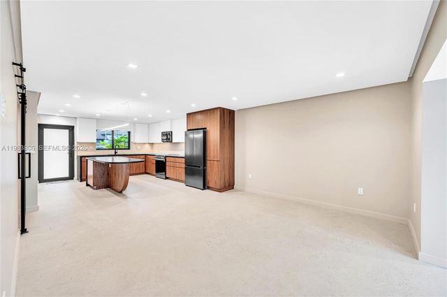 2211 NE 122nd St 2211, North Miami, FL 33181