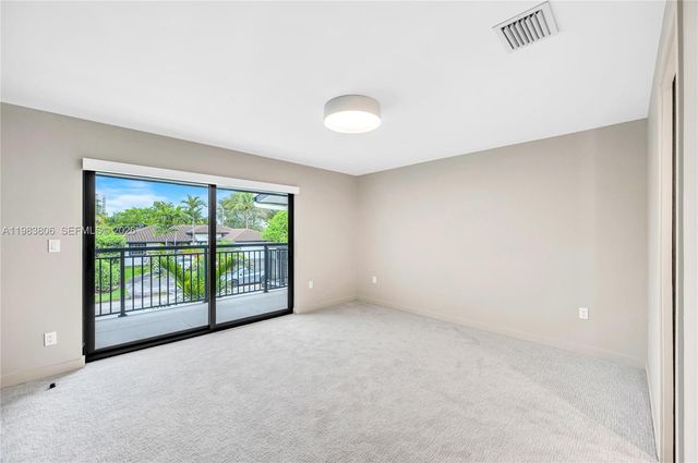 2211 NE 122nd St 2211, North Miami, FL 33181