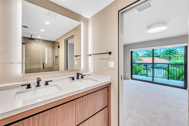 2211 NE 122nd St 2211, North Miami, FL 33181