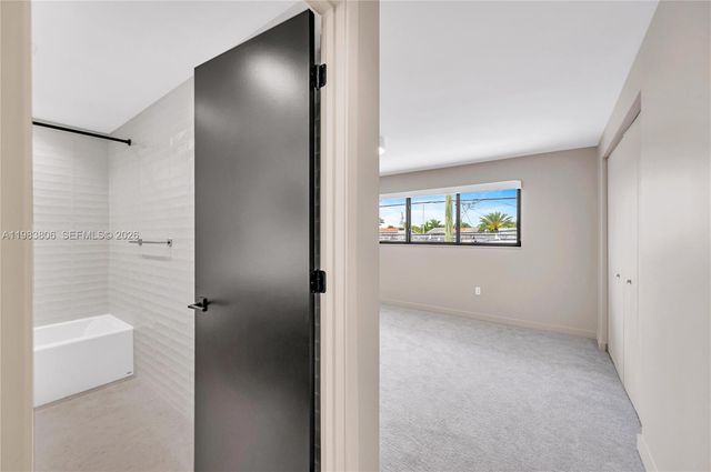 2211 NE 122nd St 2211, North Miami, FL 33181